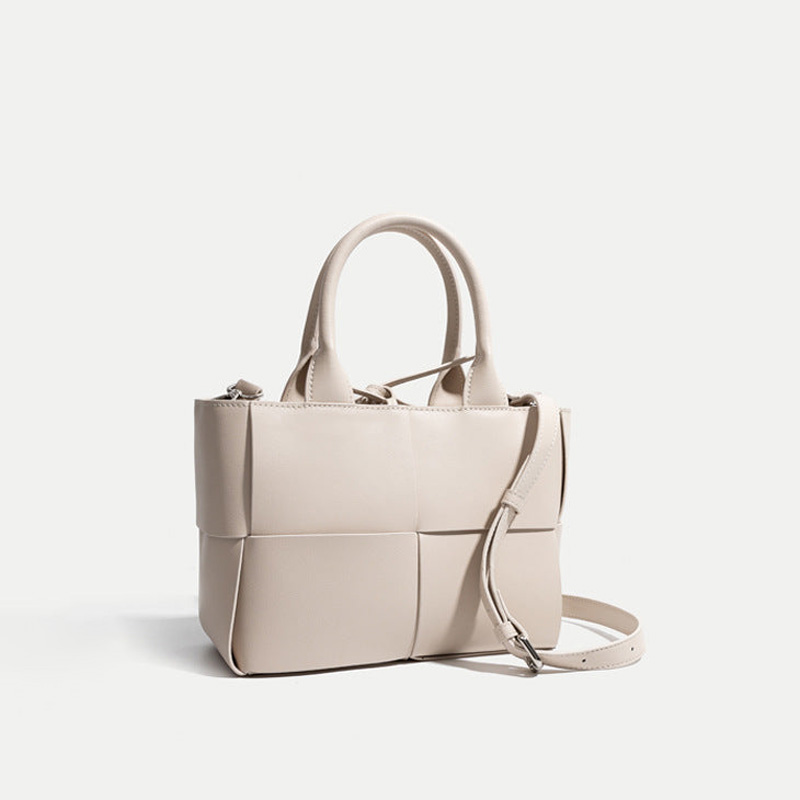 Women's Woven Crossbody Shoulder Tote Bags in Genuine Leather - Image 11